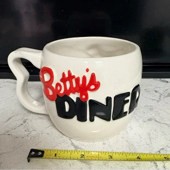 Betty Boop 3D Ceramic Mug ‘Betty’s Diner - Picture 3 of 5